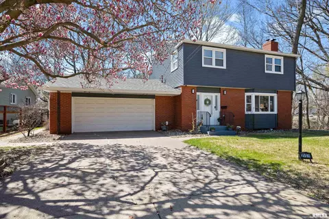 2107 3rd Street B, East Moline, IL 61244