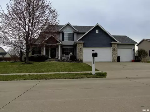 2735 Julie Lane Ct, Davenport, IA 52807