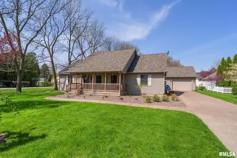 807 NW 3rd Ave, Aledo, IL 61231