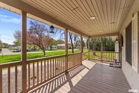 807 NW 3rd Ave, Aledo, IL 61231 photo 3