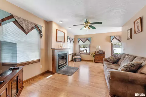 807 NW 3rd Ave, Aledo, IL 61231 photo 14