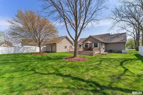 807 NW 3rd Ave, Aledo, IL 61231 photo 2