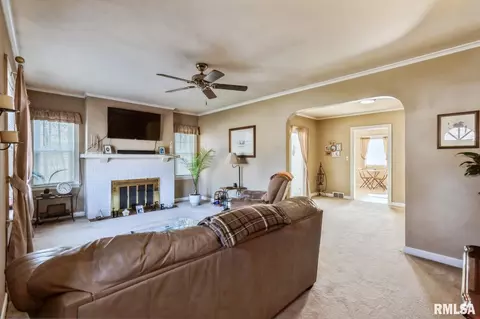 2393 24th St, Moline, IL 61265 photo 7