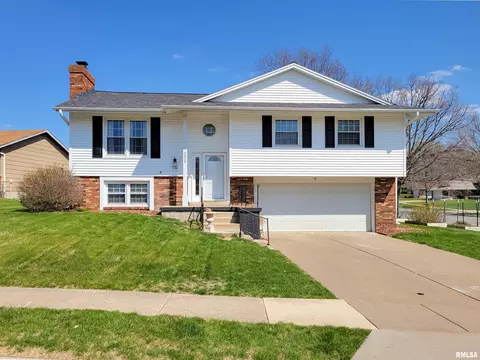 4605 Fillmore Ln, Davenport, IA 52806