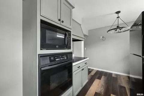 905 33rd Ave, Moline, IL 61265 photo 7