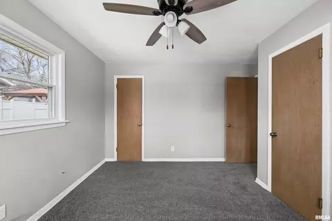 905 33rd Ave, Moline, IL 61265 photo 5