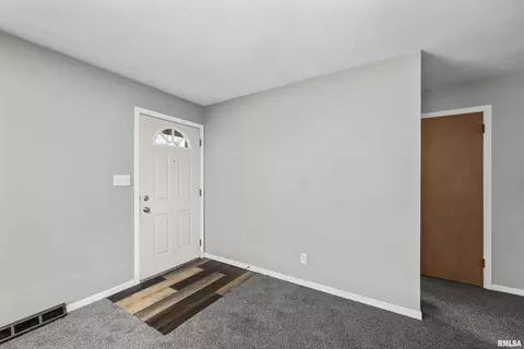 905 33rd Ave, Moline, IL 61265 photo 19