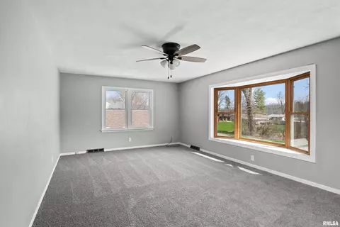 905 33rd Ave, Moline, IL 61265 photo 15