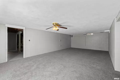 905 33rd Ave, Moline, IL 61265 photo 24