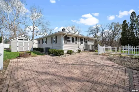 905 33rd Ave, Moline, IL 61265 photo 3