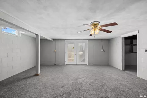 905 33rd Ave, Moline, IL 61265 photo 23