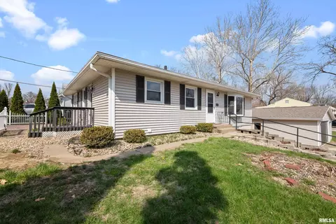 905 33rd Ave, Moline, IL 61265 photo 2