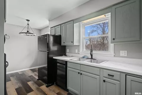 905 33rd Ave, Moline, IL 61265 photo 9