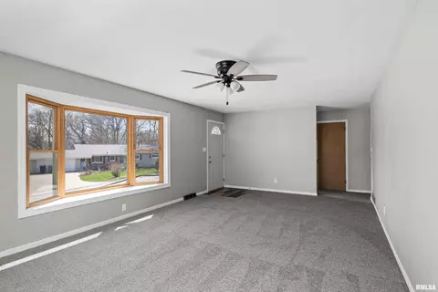 905 33rd Ave, Moline, IL 61265 photo 16