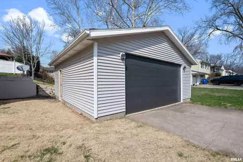905 33rd Ave, Moline, IL 61265 photo 29