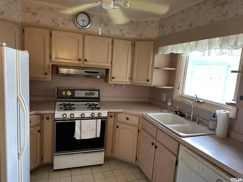 197 Circle Dr, Herrin, IL 62948 photo 5