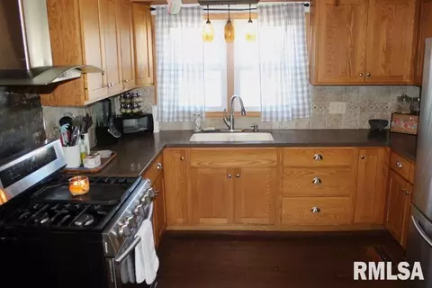 320 E Church St, Kewanee, IL 61443 photo 25