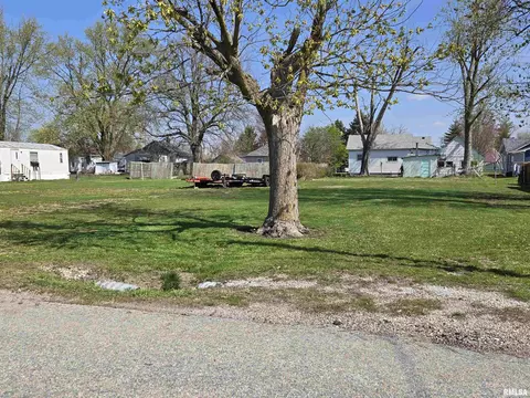 309 E Chestnut St, Mount Sterling, IL 62353 photo 2