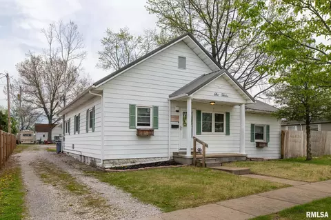 612 N 17th St, Herrin, IL 62948