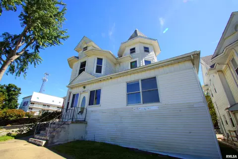 707 Brady St, Davenport, IA 52803