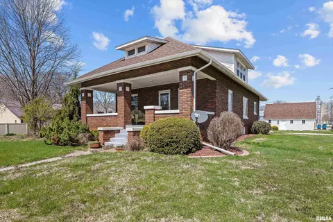 408 E Henry St, Atkinson, IL 61235 photo 2
