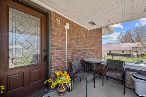 408 E Henry St, Atkinson, IL 61235 photo 3