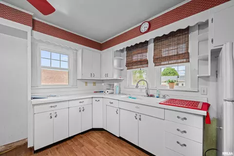 408 E Henry St, Atkinson, IL 61235 photo 4