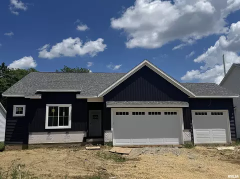 4815 Willow Cir, Davenport, IA 52806