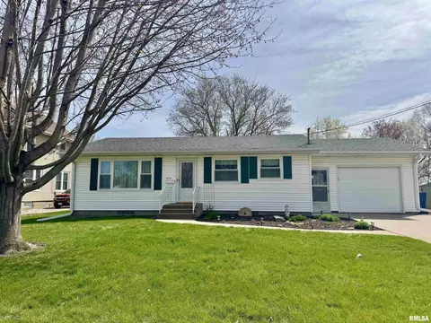 620 NE 3rd Ave, Aledo, IL 61231
