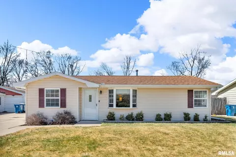 2404 8th St, Silvis, IL 61282