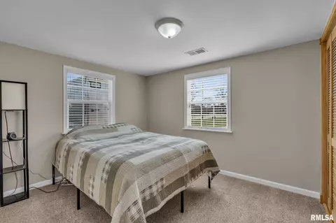 2404 8th St, Silvis, IL 61282 photo 16