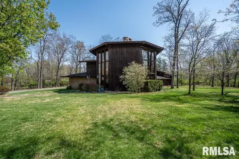 509 Forest Dr, Herrin, IL 62948 photo 2