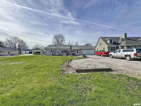 1207 W 53rd St, Davenport, IA 52806