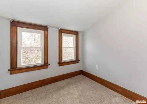 2119 44th St, Moline, IL 61265 photo 23