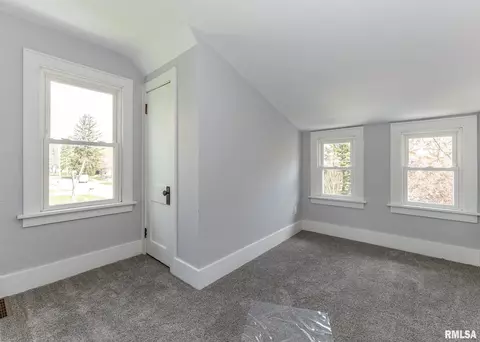 2119 44th St, Moline, IL 61265 photo 18