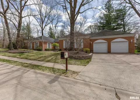 4 Timberwood Ct, Moline, IL 61265