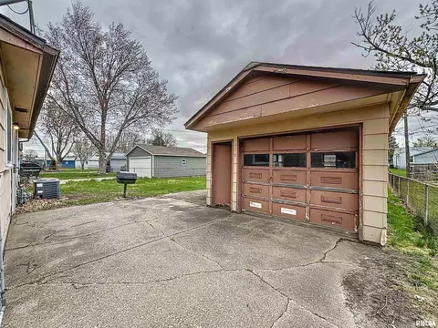 449 E 6th St, Milan, IL 61264 photo 4