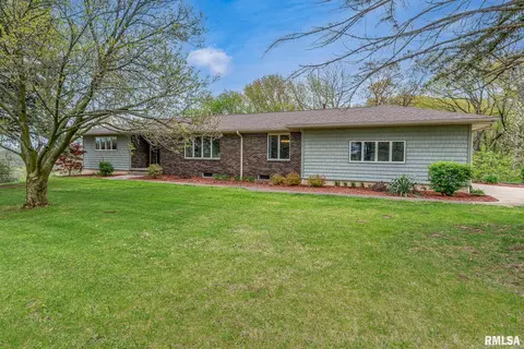 9211 88th St W, Taylor Ridge, IL 61284