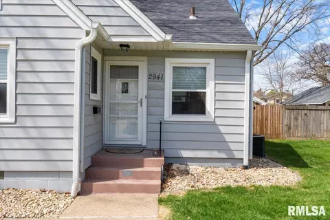 2941 8th St, Moline, IL 61265 photo 4