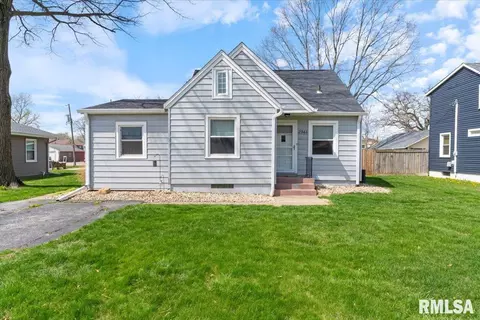 2941 8th St, Moline, IL 61265