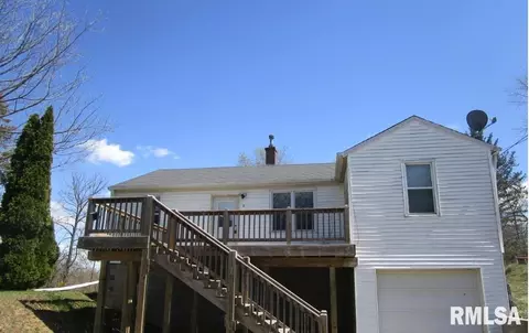 2 Blue Grass Ct, Davenport, IA 52802
