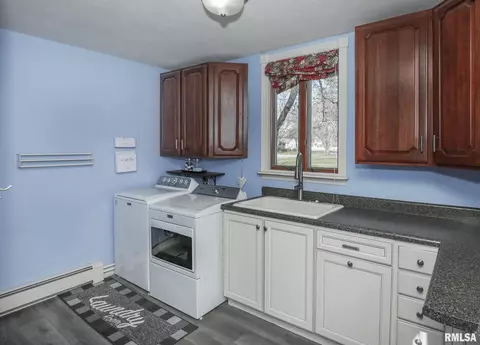 228 E Main St, Geneseo, IL 61254 photo 24