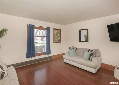 228 E Main St, Geneseo, IL 61254 photo 11