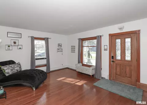 228 E Main St, Geneseo, IL 61254 photo 6