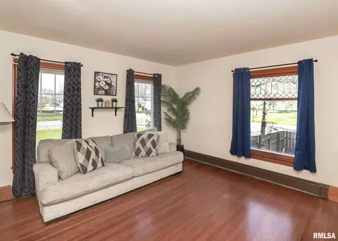 228 E Main St, Geneseo, IL 61254 photo 9