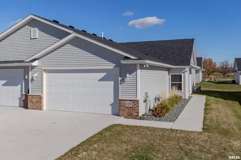 143 Beacon Harbor Pkwy, East Moline, IL 61244