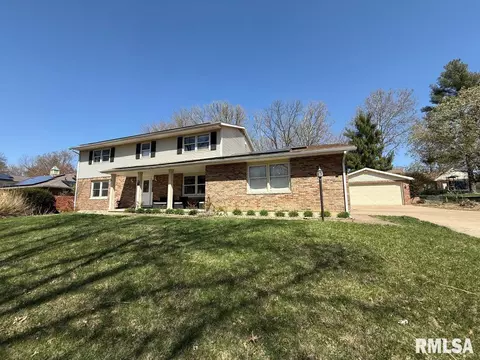 2831 Curved Creek Rd, Quincy, IL 62305