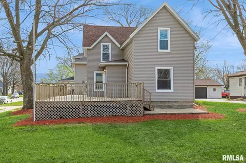 722 3rd Ave, Dewitt, IA 52742