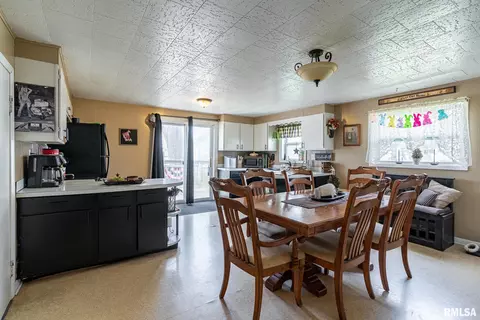 1510 Pershing Blvd, Clinton, IA 52732 photo 5