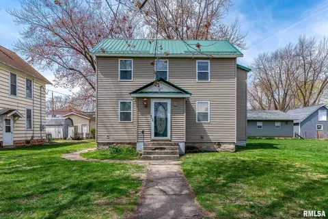 1510 Pershing Blvd, Clinton, IA 52732